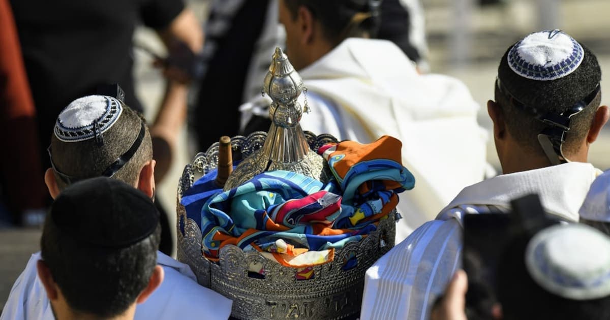 Carrying on Shabbat and the Eruv
