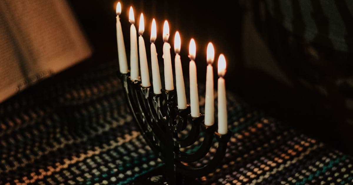 Havdalah Candle: Why Is It Braided?
