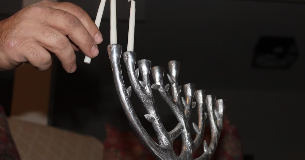 Lighting Shabbat Candles