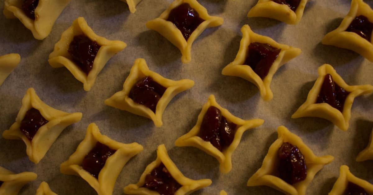 Hamantaschen vs. Oznay Haman: History & Recipe