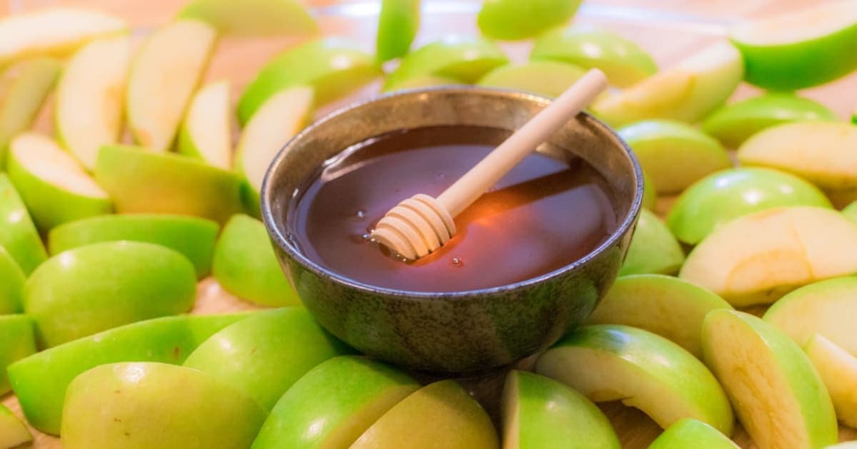 Rosh Hashanah Simanim: Symbolic Foods Guide