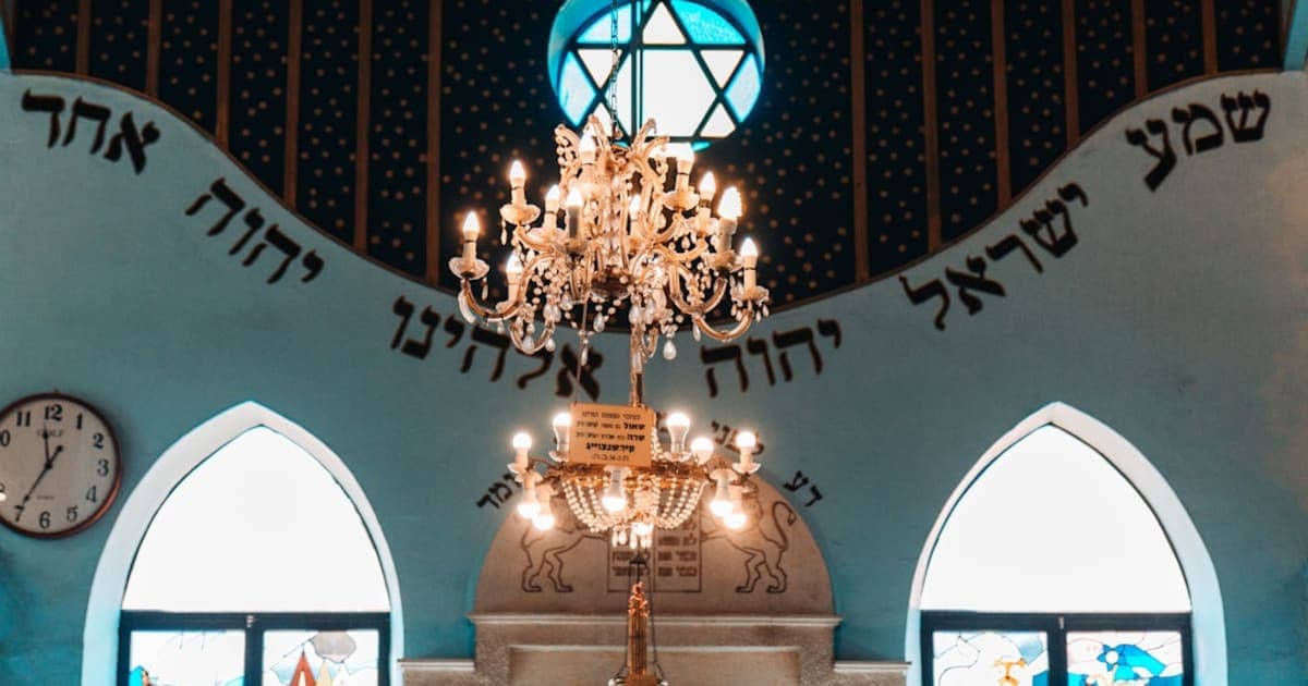 Decorating with Flowers: The Shavuot Custom